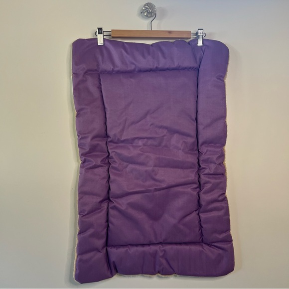 TÁN AND PURPLE DOG BED - Picture 5 of 7